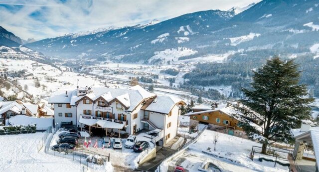 La Roccia Wellness Hotel Cavalese Trentino Zimní Alpy